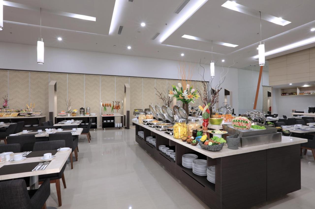 Hotel Harper Palembang By Aston Exterior foto