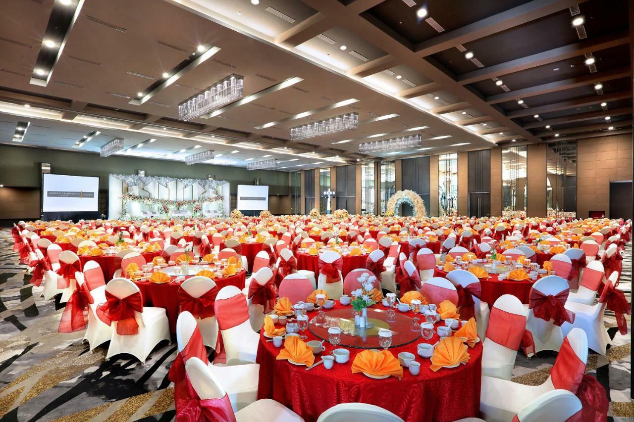Hotel Harper Palembang By Aston Exterior foto
