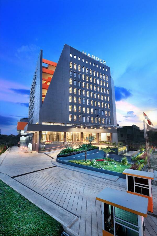 Hotel Harper Palembang By Aston Exterior foto